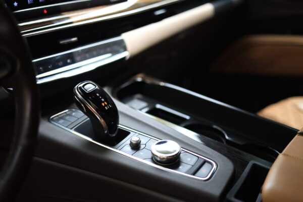 Cadillac Escalade - Image 8