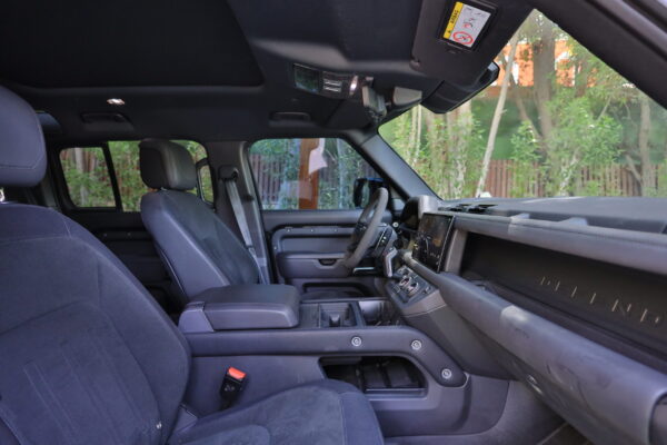 Land Rover Defender - Image 6