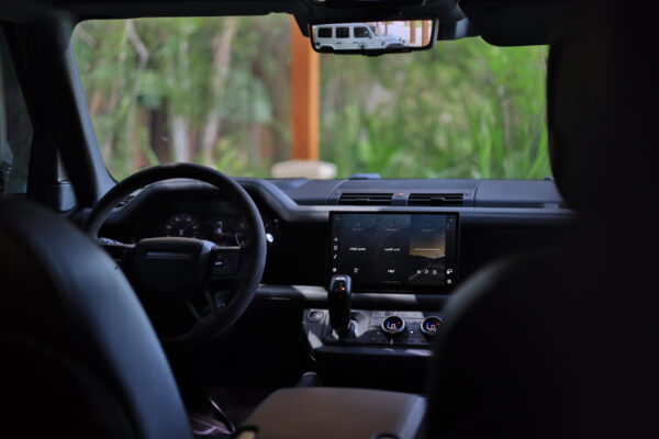 Land Rover Defender - Image 7