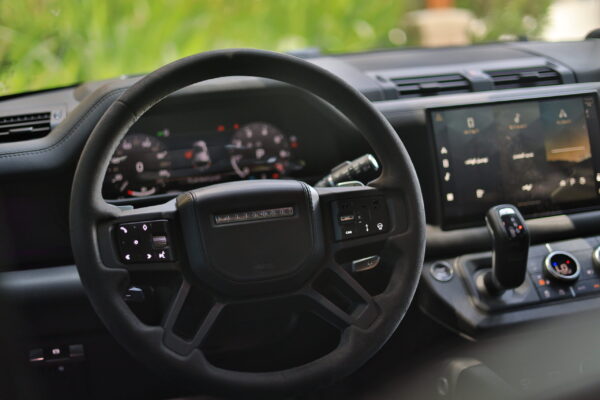 Land Rover Defender - Image 5