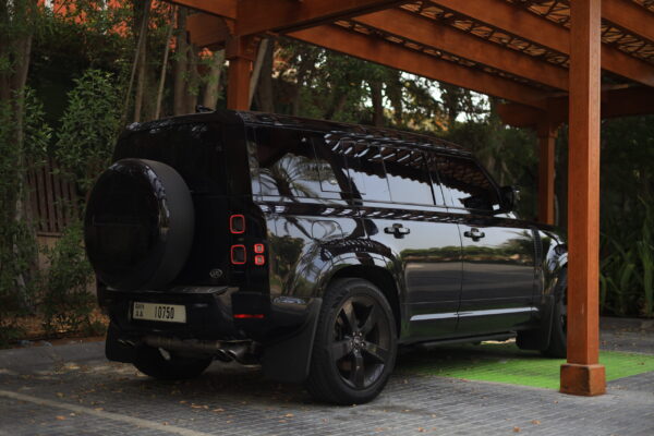 Land Rover Defender - Image 4