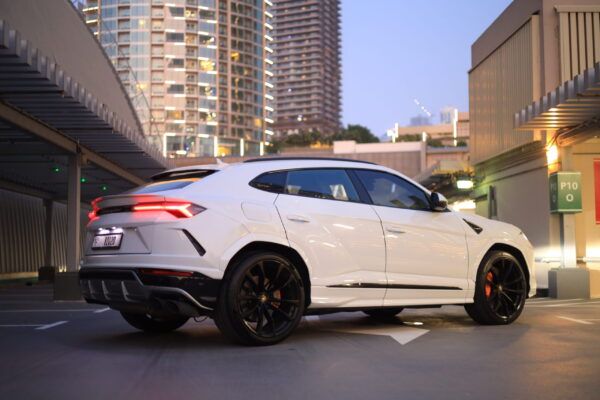 Lamborghini URUS - Image 5