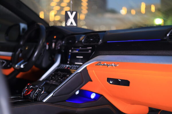 Lamborghini URUS - Image 3