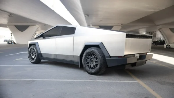 Tesla Cybertruck - Image 2