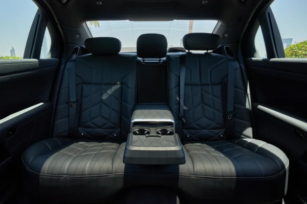 BMW 7 Series - Image 6
