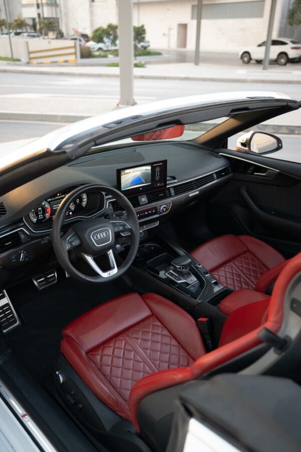 Audi S5 White Convertible 2024 - Image 19