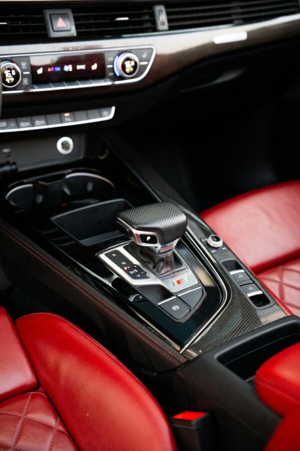 Audi S5 White Convertible 2024 - Image 5
