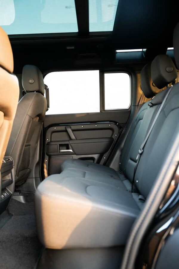 Land Rover Defender - Image 2