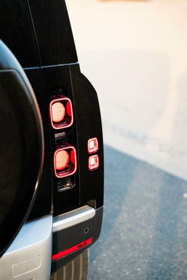 Land Rover Defender - Image 3