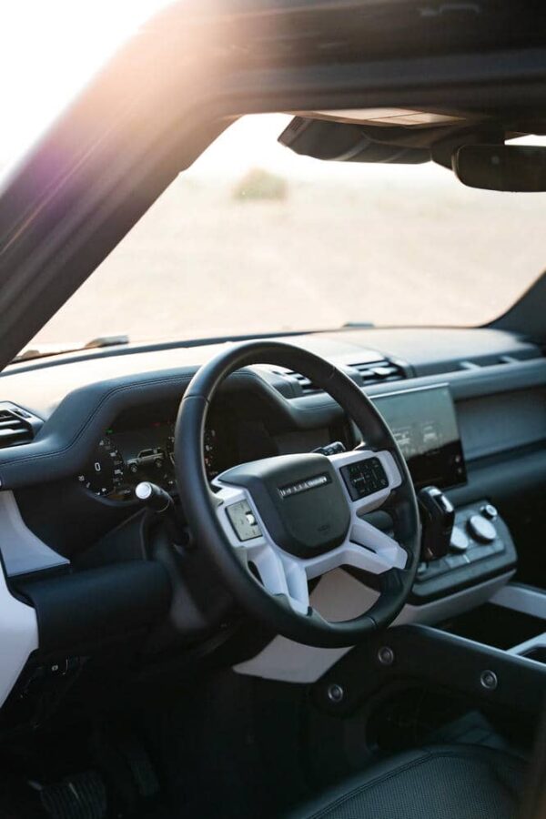 Land Rover Defender - Image 4