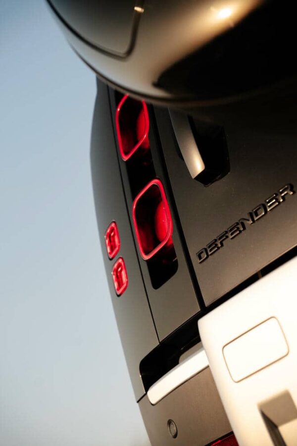 Land Rover Defender - Image 5