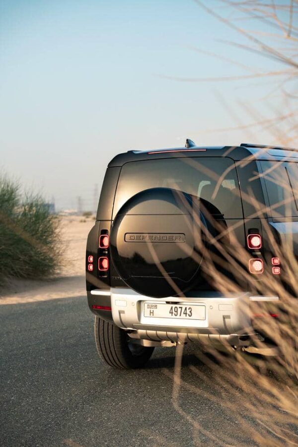 Land Rover Defender - Image 8