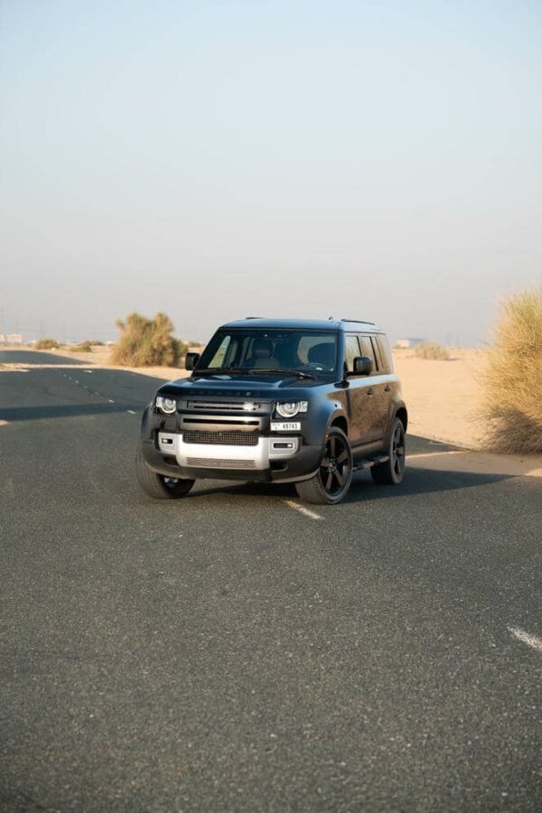 Land Rover Defender - Image 9