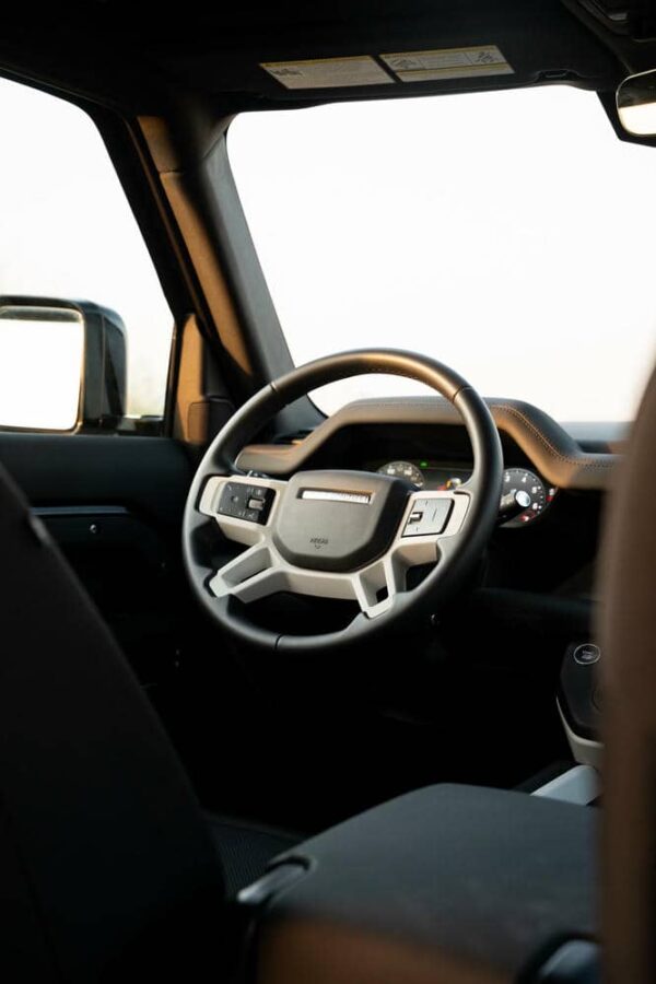 Land Rover Defender - Image 17