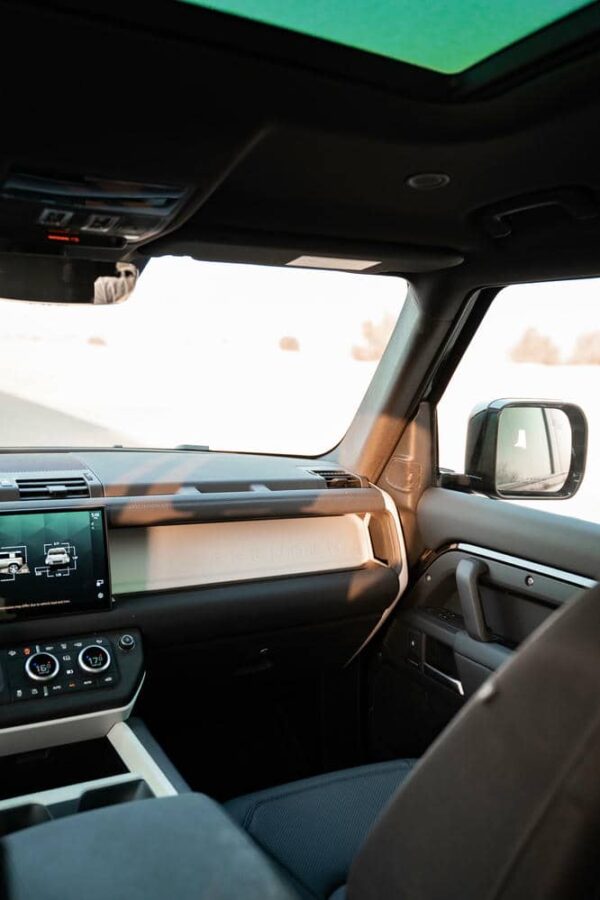 Land Rover Defender - Image 18