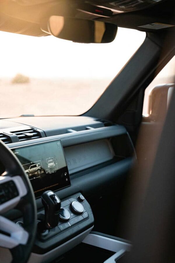 Land Rover Defender - Image 19