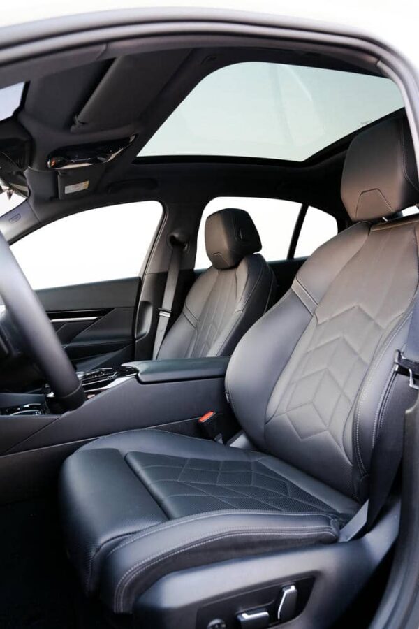 BMW M520i 2025 - Image 10