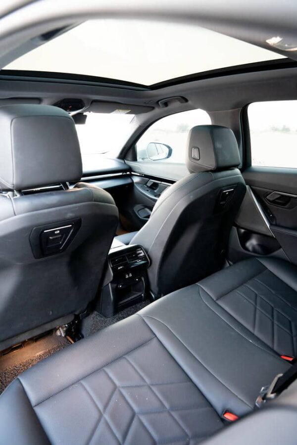 BMW M520i 2025 - Image 13