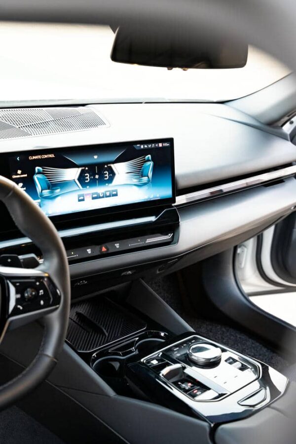 BMW M520i 2025 - Image 14