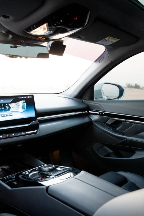 BMW M520i 2025 - Image 16