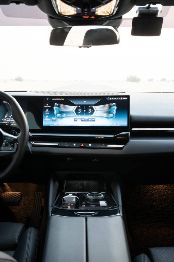 BMW M520i 2025 - Image 17