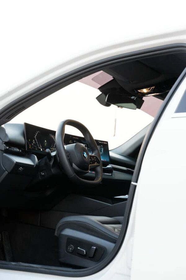 BMW M520i 2025 - Image 20