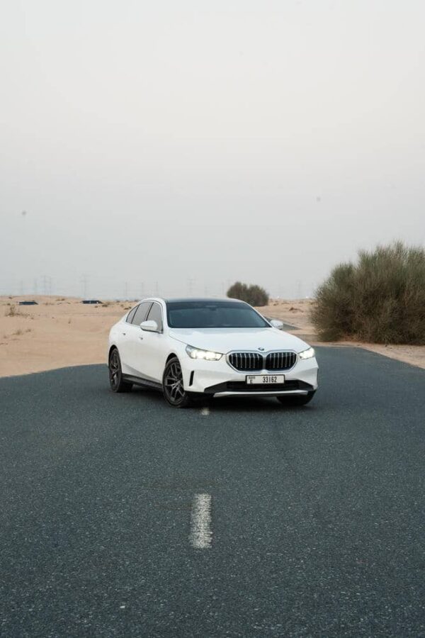 BMW M520i 2025 - Image 2