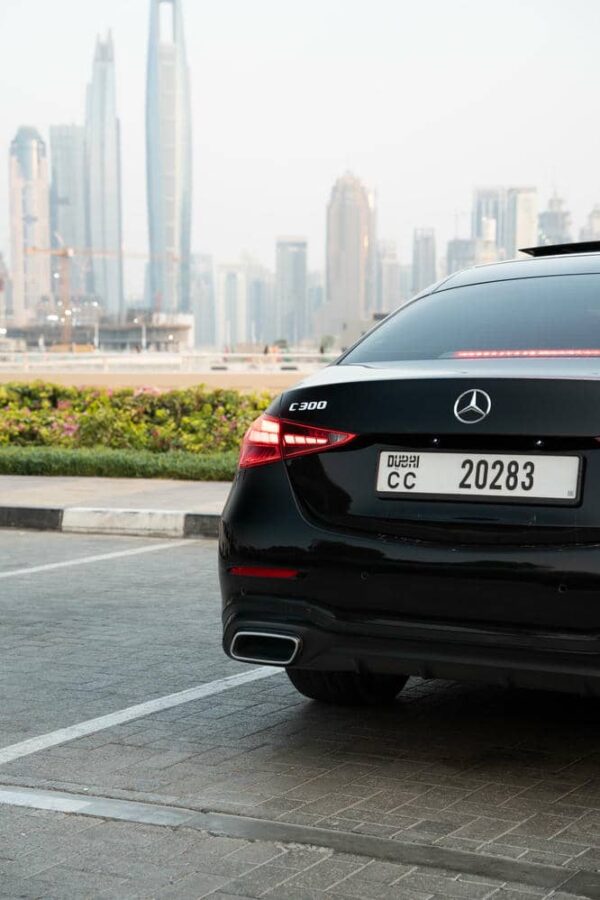 Mercedes C300 Sedan - Image 20