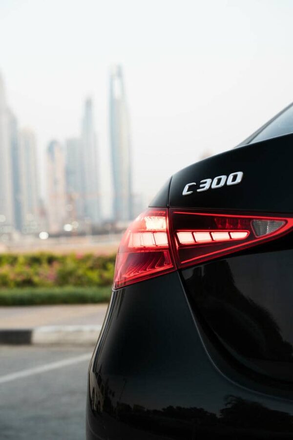 Mercedes C300 Sedan - Image 22