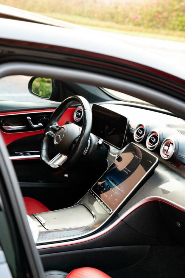 Mercedes C300 Sedan - Image 24