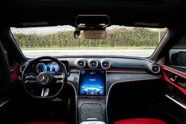 Mercedes C300 Sedan - Image 4