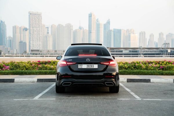 Mercedes C300 Sedan - Image 5