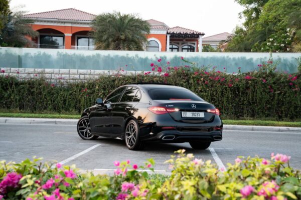 Mercedes C300 Sedan - Image 6
