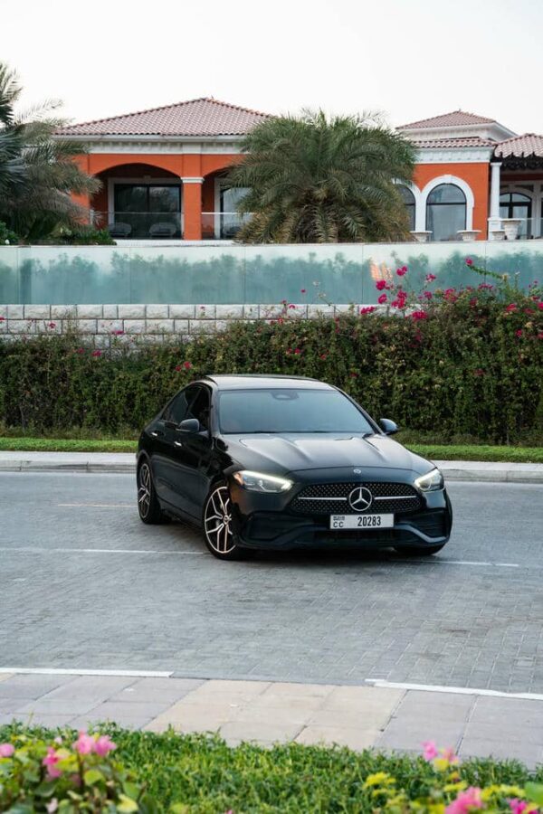 Mercedes C300 Sedan - Image 8