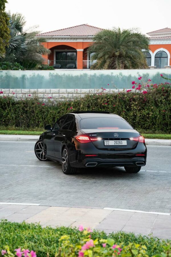 Mercedes C300 Sedan - Image 9