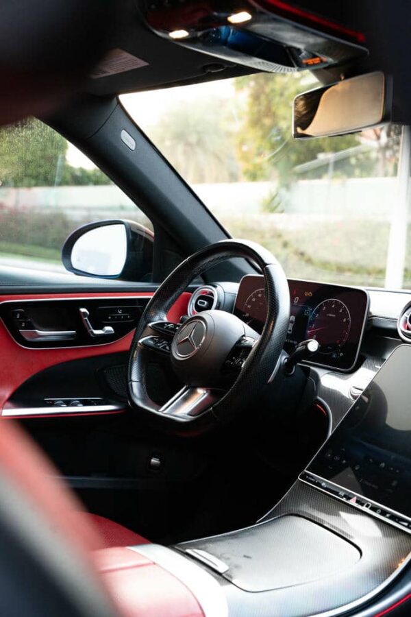 Mercedes C300 Sedan - Image 12