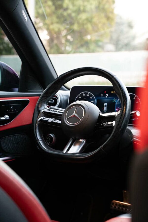 Mercedes C300 Sedan - Image 13