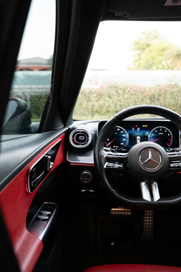Mercedes C300 Sedan - Image 14