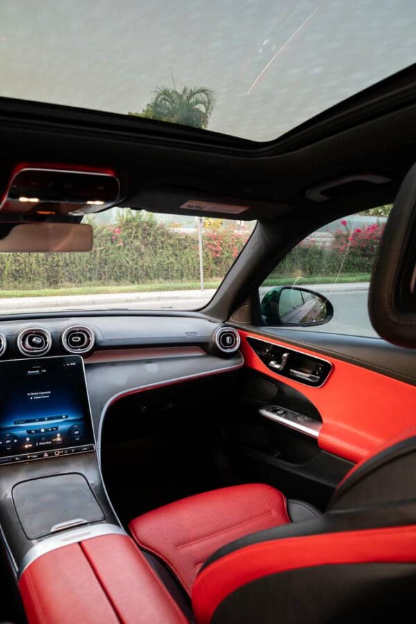 Mercedes C300 Sedan - Image 18