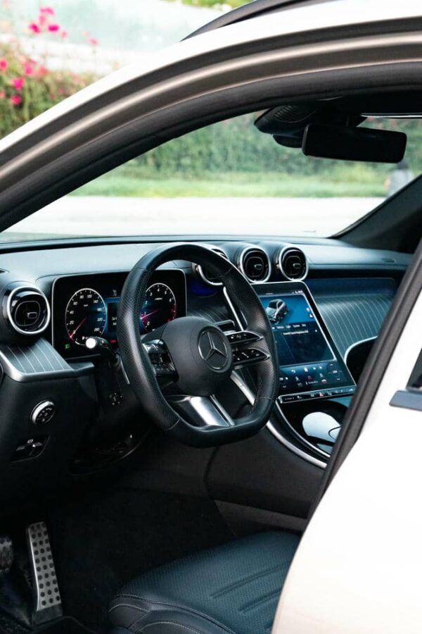 Mercedes GLC 300 - Image 16